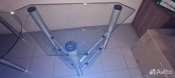 Стол стеклянный