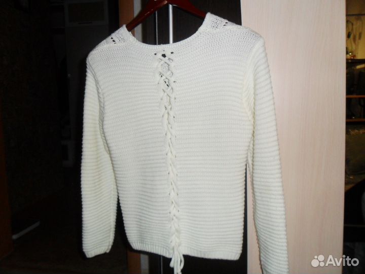 Продам джемпер белый. Торг уместен