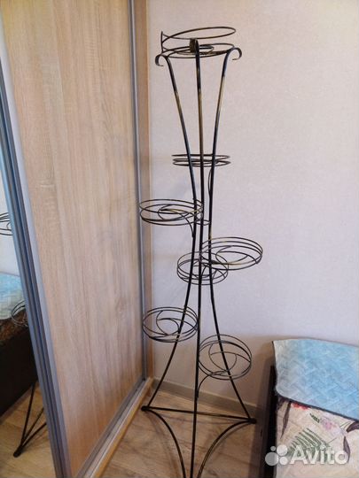 Подставка для цветов напольная металлическая