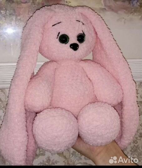 Плюшевый заяц вязаный