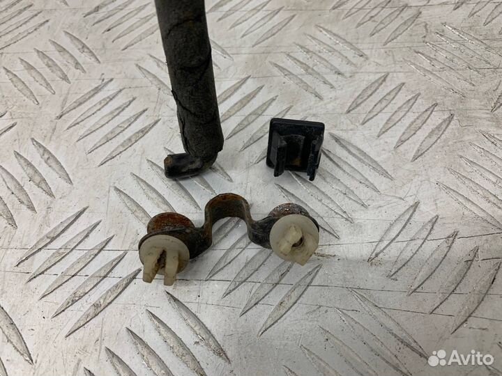 Б/У Держатель капота передний Hyundai Elantra XD