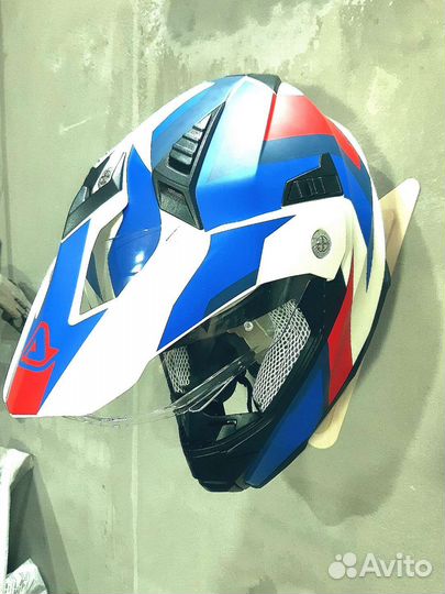 Вешалка для шлема