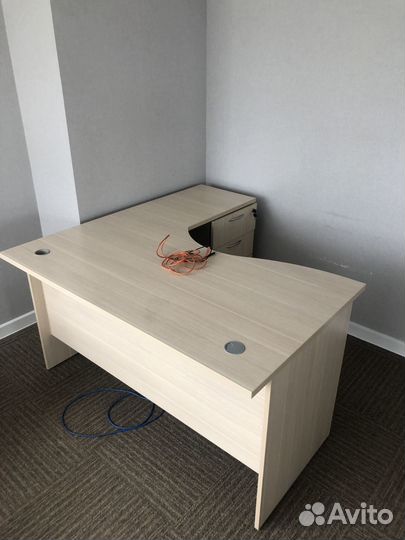 Стол офисный с тумбой