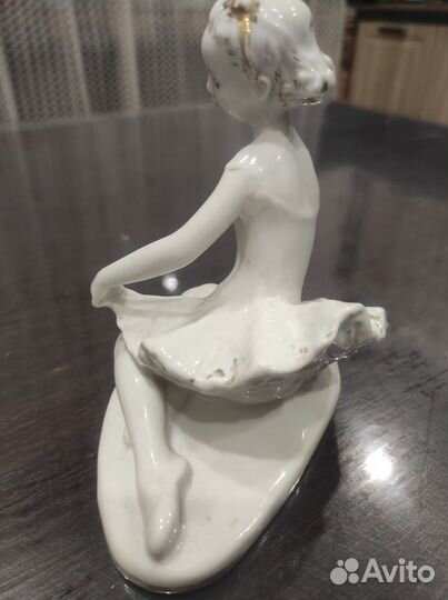 Статуэтка юная балерина