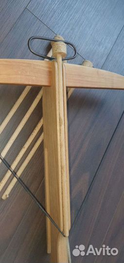 Арбалет крутой с кожаным ремнём деревянный