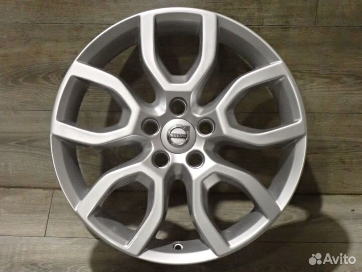 Комплект оригинальных дисков R17 Volvo V40