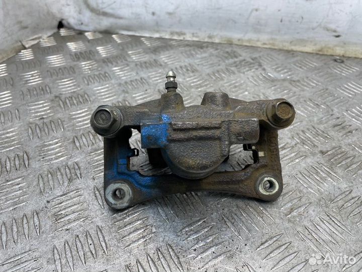 Суппорт тормозной задний правый Mitsubishi