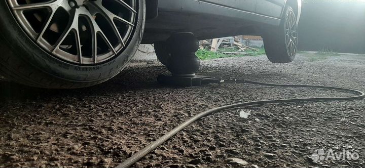 Пневматический домкрат и Подставка под автомобиль