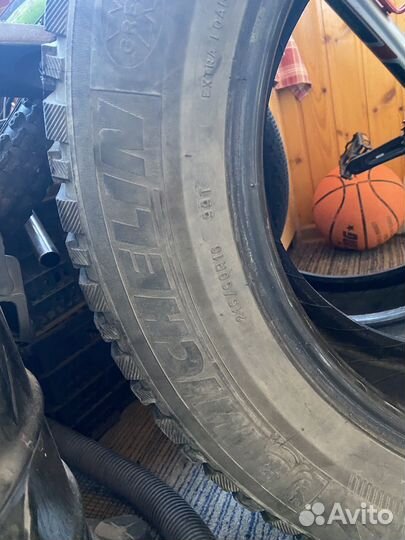 Michelin X-Ice North 3 215/60 R16