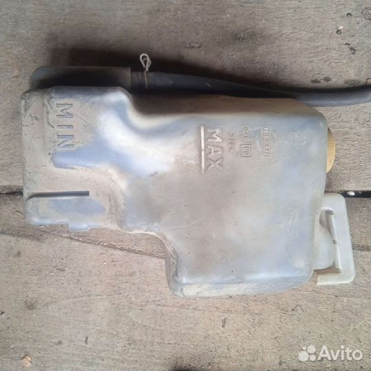 Расширительный бачок Ниссан Вингроад Y10