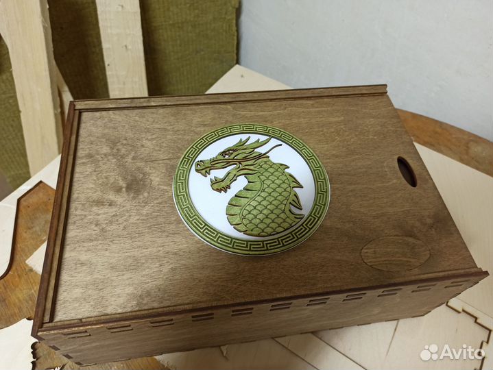 Зелёный дракон. Коробка подарочная деревянная