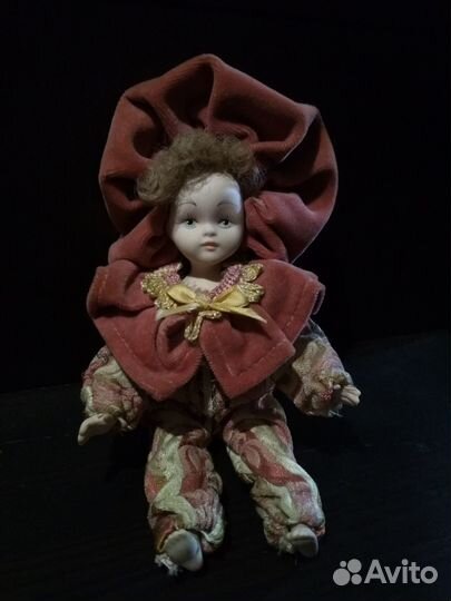 Фарфоровая кукла паж Каподимонте