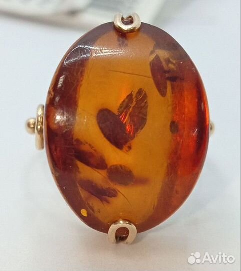 Золотое кольцо с камнем 18р