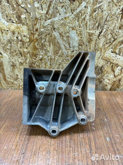 Кронштейн промежуточного вала Land Rover