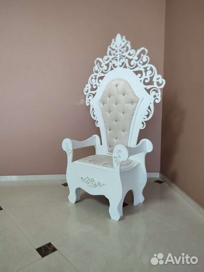 Трон для фотозоны-много