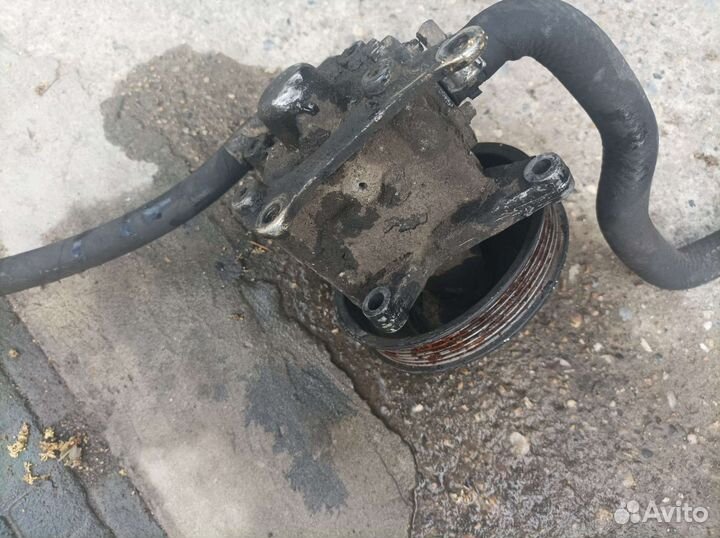 Насос гидроусилителя на мерседес 208