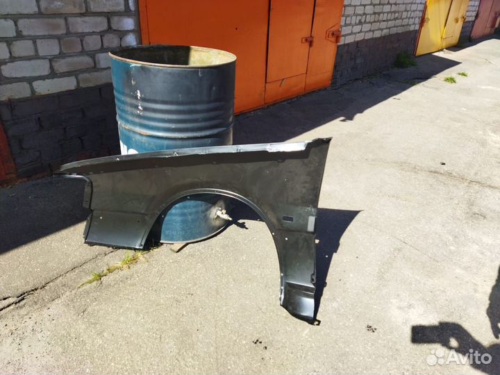 Крыло Saab 9000 (переднее правое) 1992г