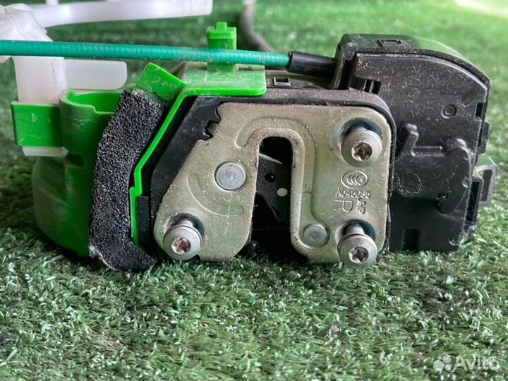 Замок двери передний правый Hyundai I40