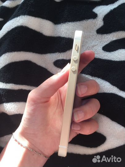 Телефон iPhone se 2016