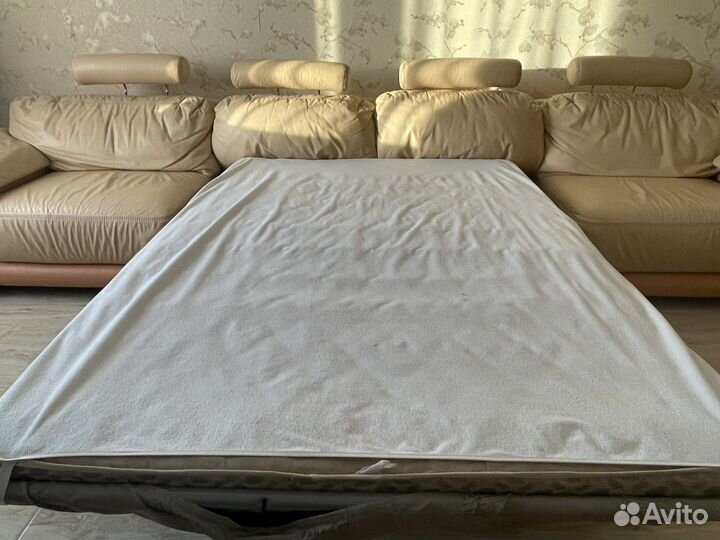 Кожаный диван