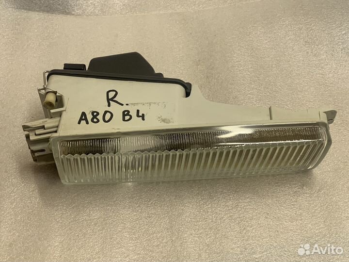 Фара противотуманная правая Audi 80 B4 Hella