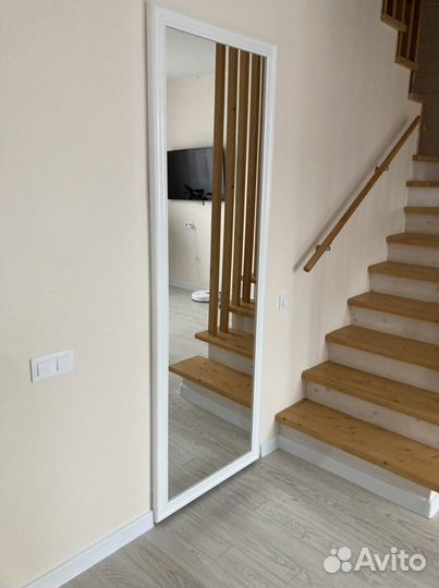 Зеркало в багетной рамке