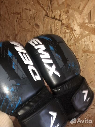 Боксерские перчатки 16 oz