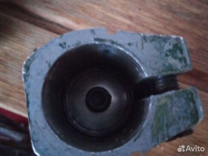 Зажим для трюкового самоката