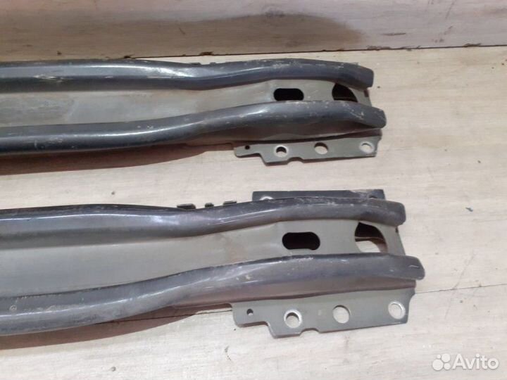 Усилитель переднего бампера Volvo