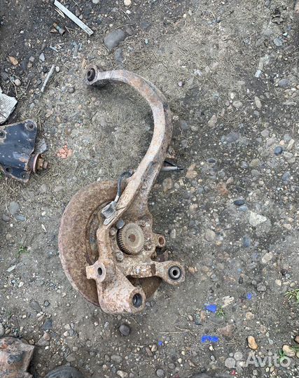 Задняя левая цапфа ступица hyundai sonata 5