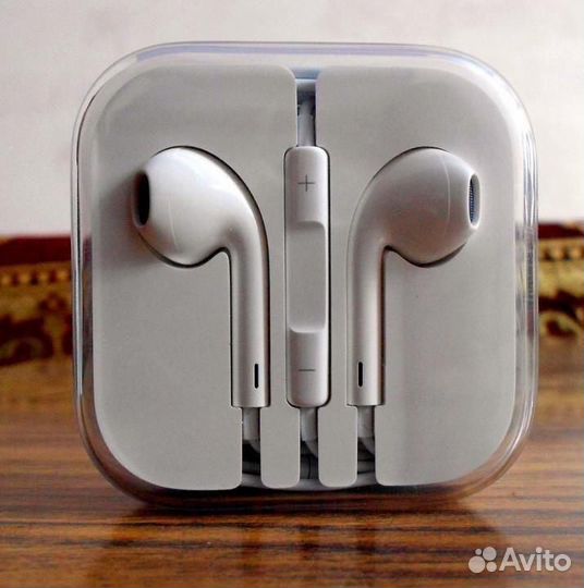 Проводные наушники