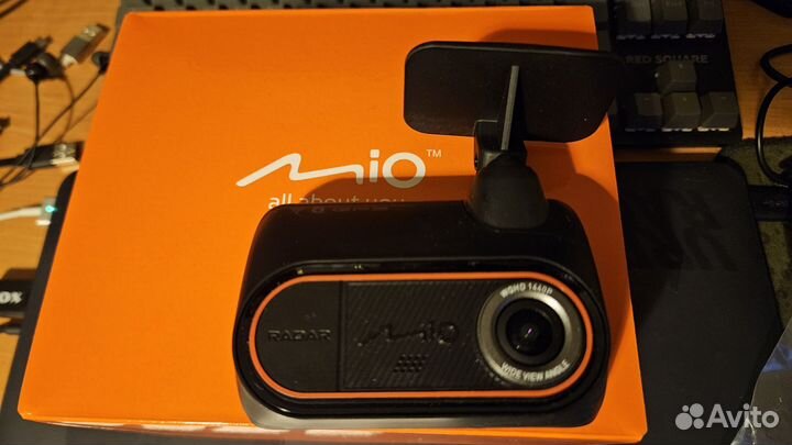 Видеорегистратор с GPS базой камер Mio MiVue i127