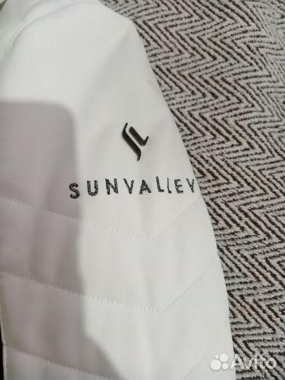 Горнолыжная женская куртка