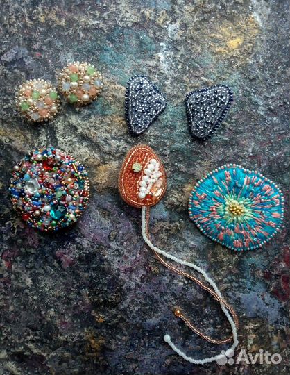 Серьги и броши с вышивкой