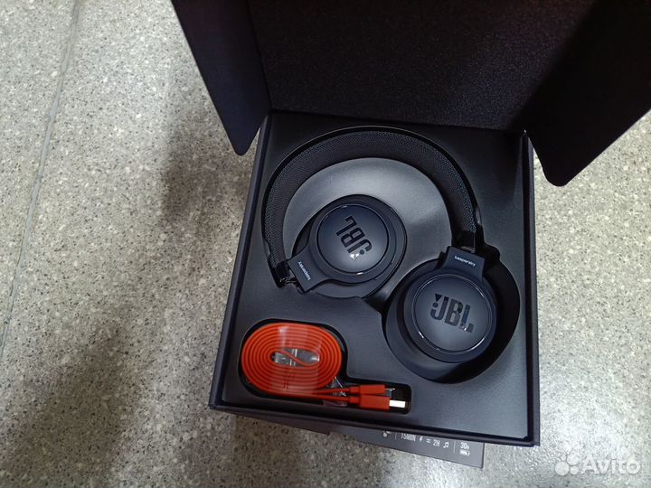 Беспроводные наушники jbl live 500BT