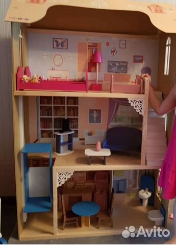 Кукольный домик с мебелью