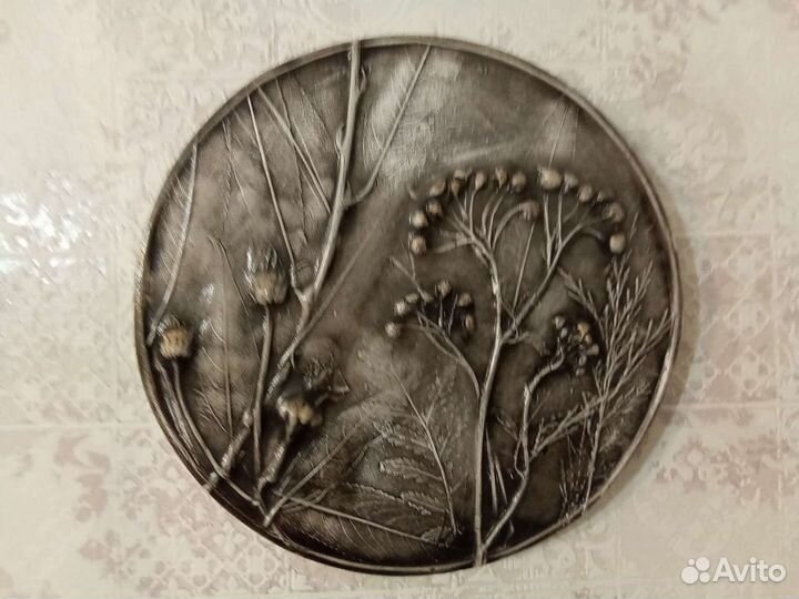Ботанический барельеф ручной работы