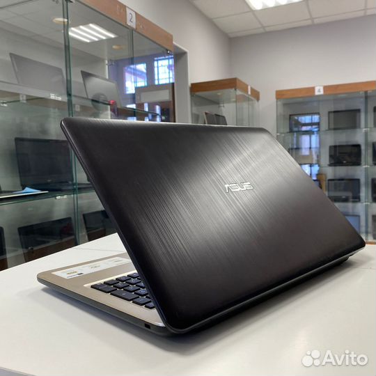 Ноутбук Asus Vivobook (мало б/у)