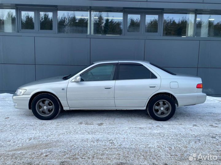 Toyota Camry 2.2 AT, 1999, 350 000 км