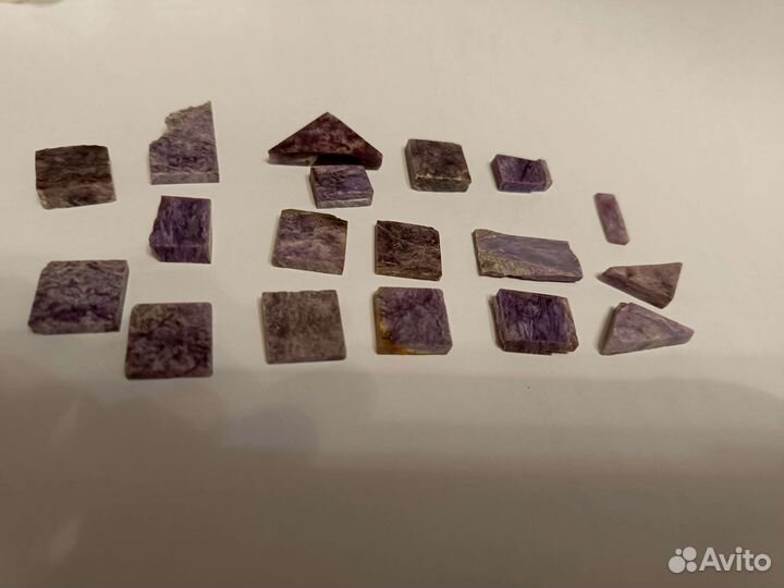 Чароит. Кусочки чароита. Квадратики чароита