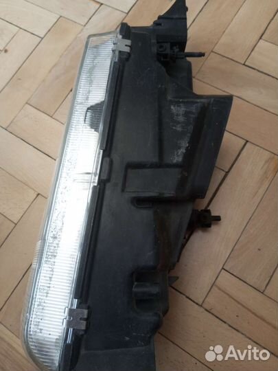 Фары основные, узкие га Volvo s 90 960