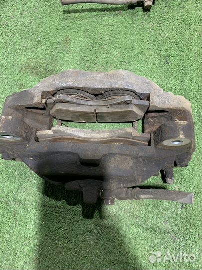 Передний правый тормозной суппорт land Cruiser 200