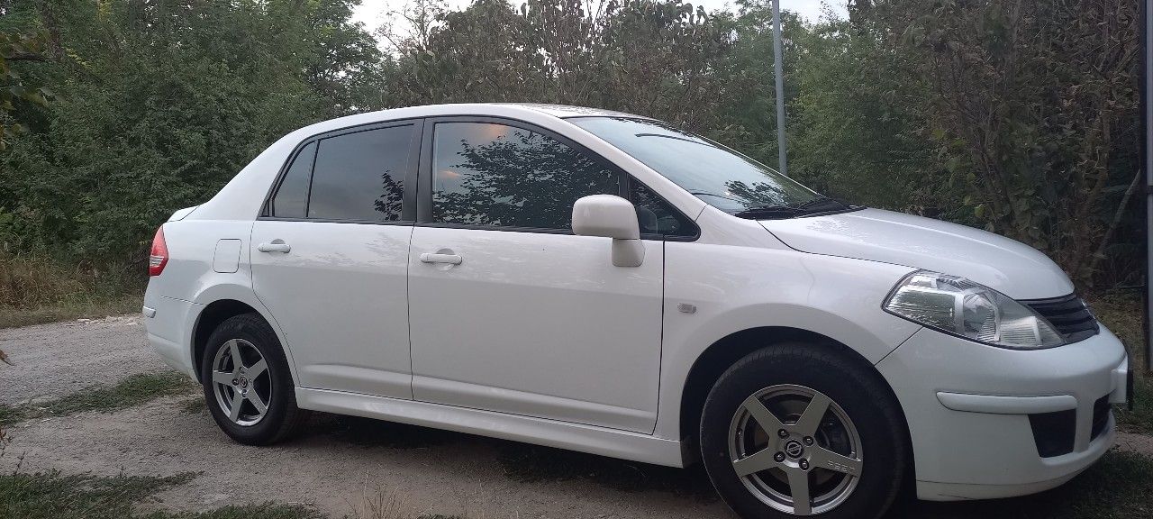 Nissan Tiida: фото владельца