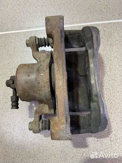 Суппорт передний левый Nissan Teana II 2011 г