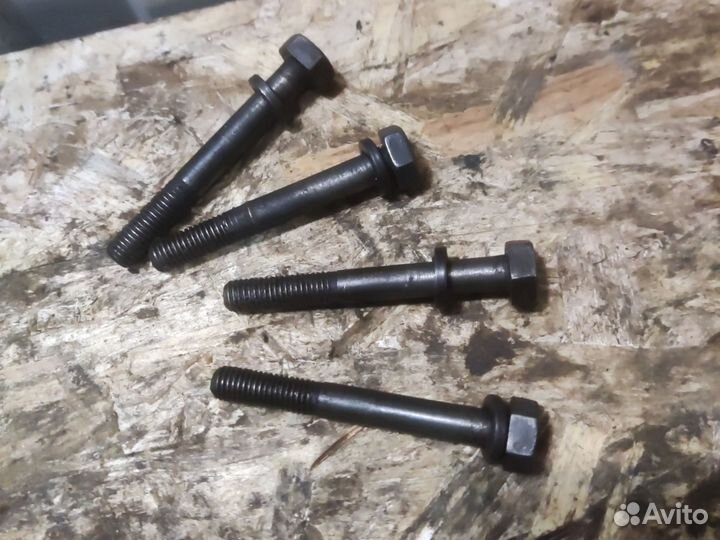 Болты крепления головки цилиндра Иж 49