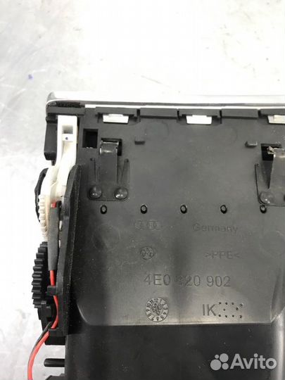 Дефлектор воздушный правый Audi A8 4E8 BFM