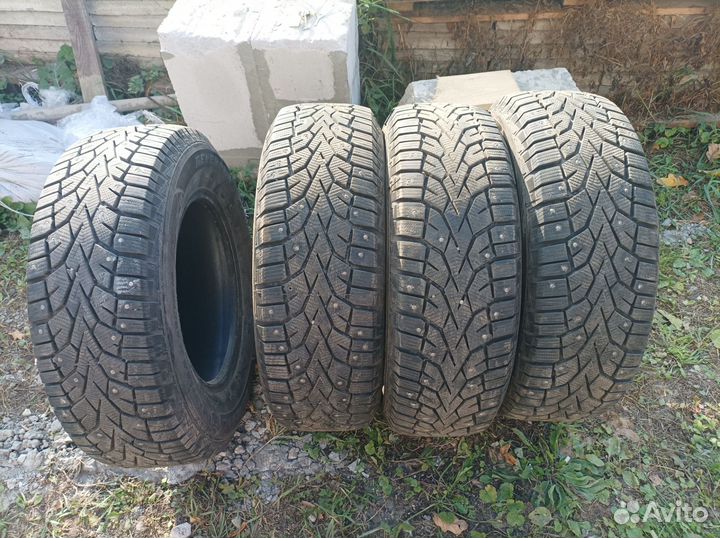 Arctic Claw Winter TXI 215/60 R15 96S