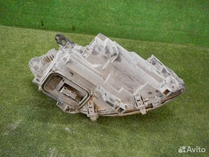 Фара левая Mercedes-Benz B-Class