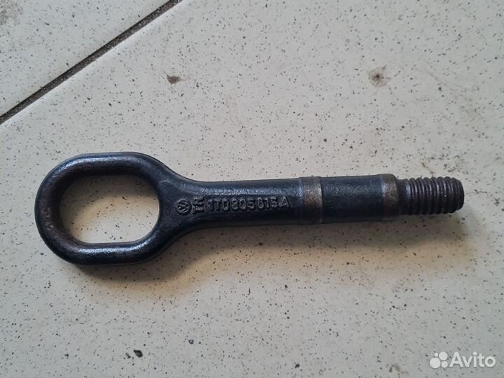 Крюк буксировочный Audi Q7 2005-2015