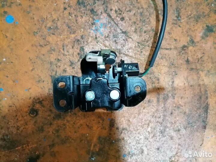 Замок стекла багажника Kia Sportage 2